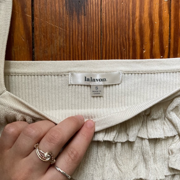 *Sold* Tiered ruffle front top size S/M - Picture 3 of 11